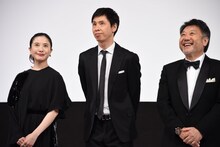 左から吉高由里子、大倉孝二、原田眞人。
