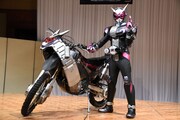 ライドストライカーと仮面ライダージオウ。