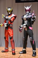左から仮面ライダーゲイツ、仮面ライダージオウ。