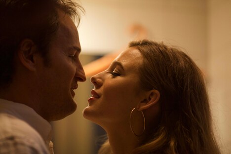 「かごの中の瞳」