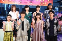 「3D彼女 リアルガール」ジャパンプレミアの様子。下段左から恒松祐里、佐野勇斗、中条あやみ、清水尋也。上段左から神田沙也加、ゆうたろう、上白石萌歌、英勉。