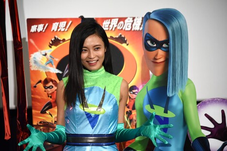 左から小島瑠璃子、ヴォイド。