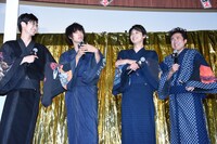 左から三浦春馬、窪田正孝、吉沢亮、ムロツヨシ。