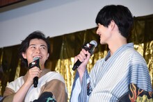左から勝地涼、岡田将生。