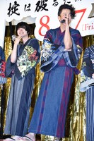 左から菅田将暉、小栗旬。