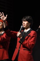 ゲームの挑戦者を選ぶじゃんけんをする高杉真宙。