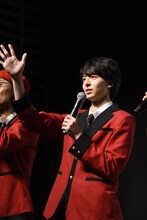 ゲームの挑戦者を選ぶじゃんけんをする高杉真宙。