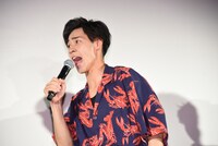 「世代交代だー！」と威勢よく述べる戸塚純貴。