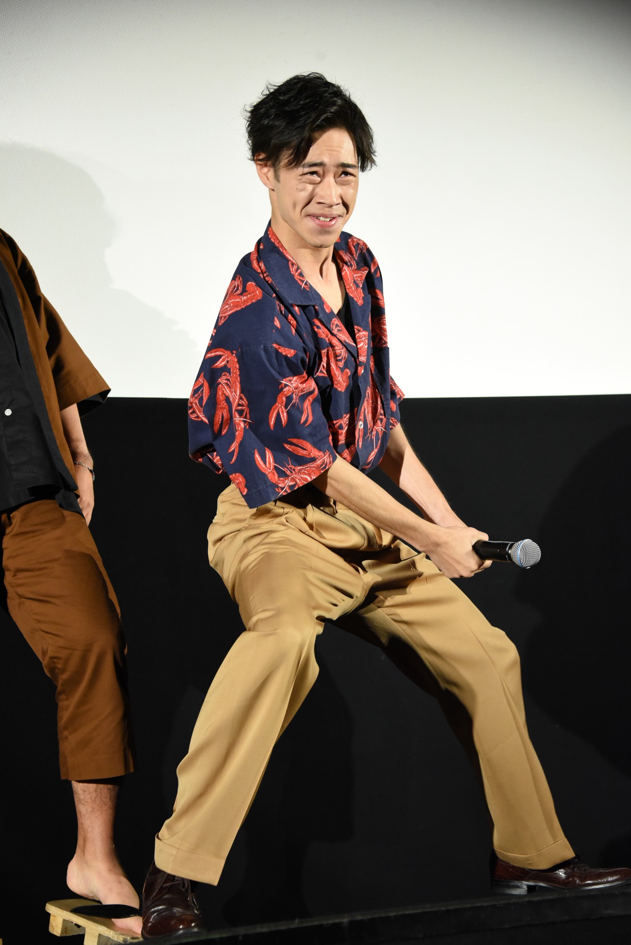 小栗旬演じる坂田銀時のモノマネを披露した戸塚純貴。