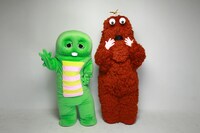 左からガチャピン、ムック。