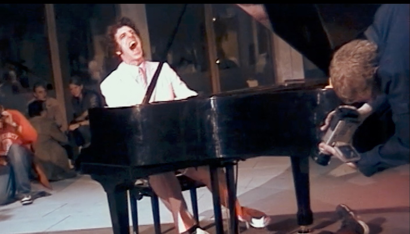 「黙ってピアノを弾いてくれ」