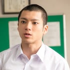 山田裕貴が齋藤飛鳥らの手で坊主に!断髪式捉えた「キミオイ」メイキング映像