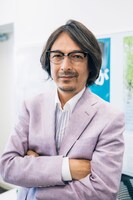 河原雅彦演じる三島皓。