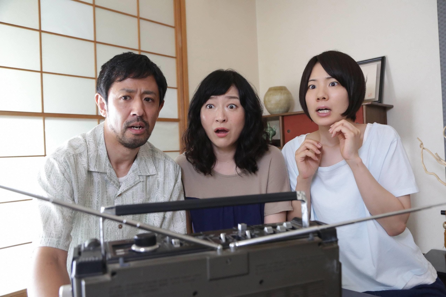 「ほんとにあった怖い話 ―夏の特別編2018―」より、左から濱津隆之、しゅはまはるみ、真魚。