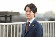 「やけに弁の立つ弁護士が学校でほえる」