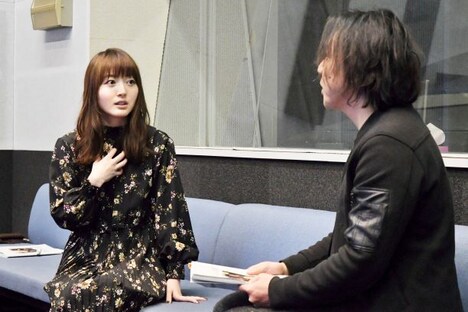 左から花澤香菜、坂本サク。