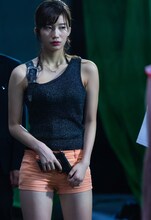 「GIVER 復讐の贈与者」より、小倉優香。