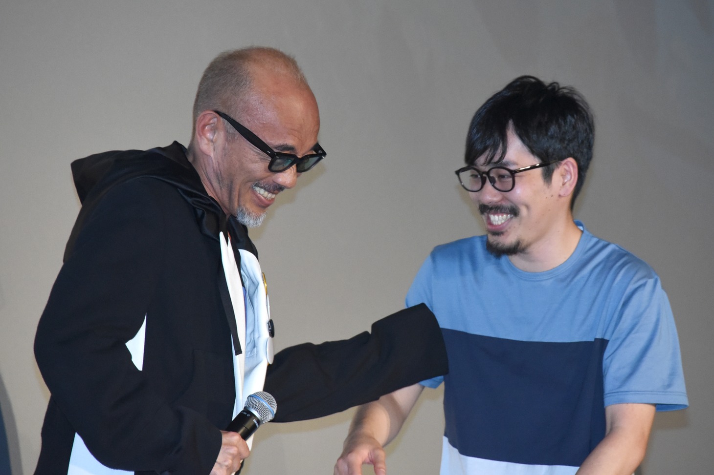 左から竹中直人、石田祐康。
