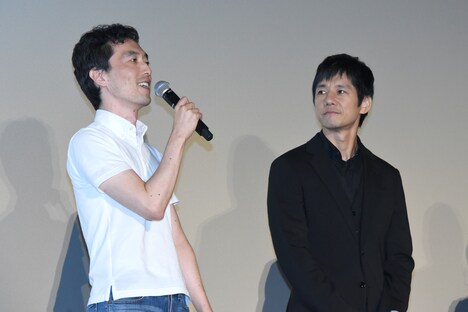 左から森見登美彦、西島秀俊。