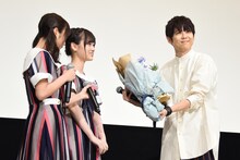 左から与田祐希、山下美月、梶裕貴。