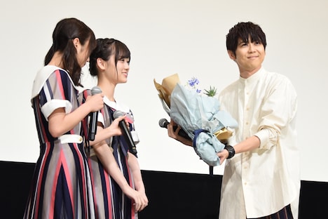 左から与田祐希、山下美月、梶裕貴。