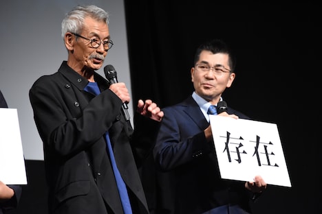 左から田中泯、山下明彦。