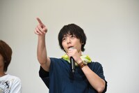 「よいしょー！」と会場を盛り上げる犬飼貴丈。