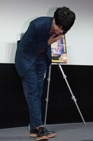 挨拶をする森崎ウィン。