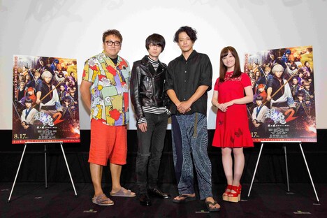 大阪舞台挨拶の様子。左から福田雄一、菅田将暉、小栗旬、橋本環奈。