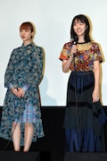 「寝ても覚めても」のプレミア上映舞台挨拶の様子。