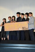 「寝ても覚めても」のプレミア上映舞台挨拶の様子。