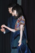 左から東出昌大、唐田えりか。