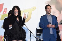 左からエヴァンジェリン・リリー、ポール・ラッド。