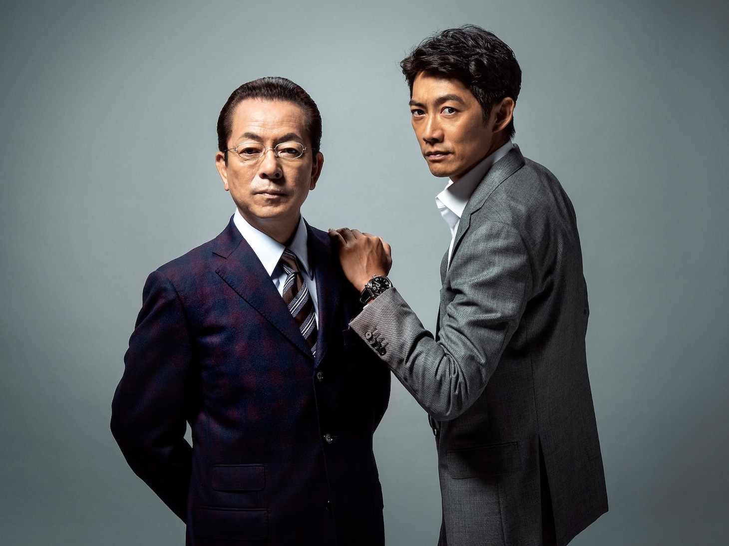 左から杉下右京役の水谷豊、冠城亘役の反町隆史。