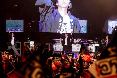 「PKCZ×DTC-湯けむり純情篇-from HiGH&LOW 完成披露試写会＆PREMIUM LIVE SHOW」より、DTCの寸劇の様子。