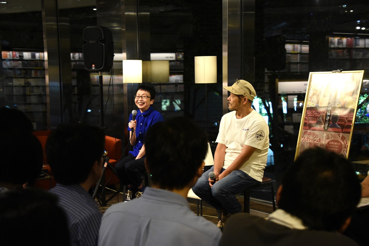 「シネマの神は細部に宿る」トークショーの様子。左から渡辺麻紀、押井守。