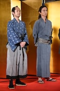 左から木村了、高良健吾。