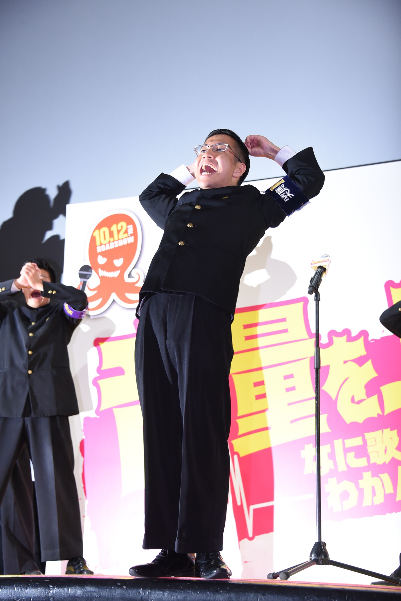 明治大学応援団が応援する様子。