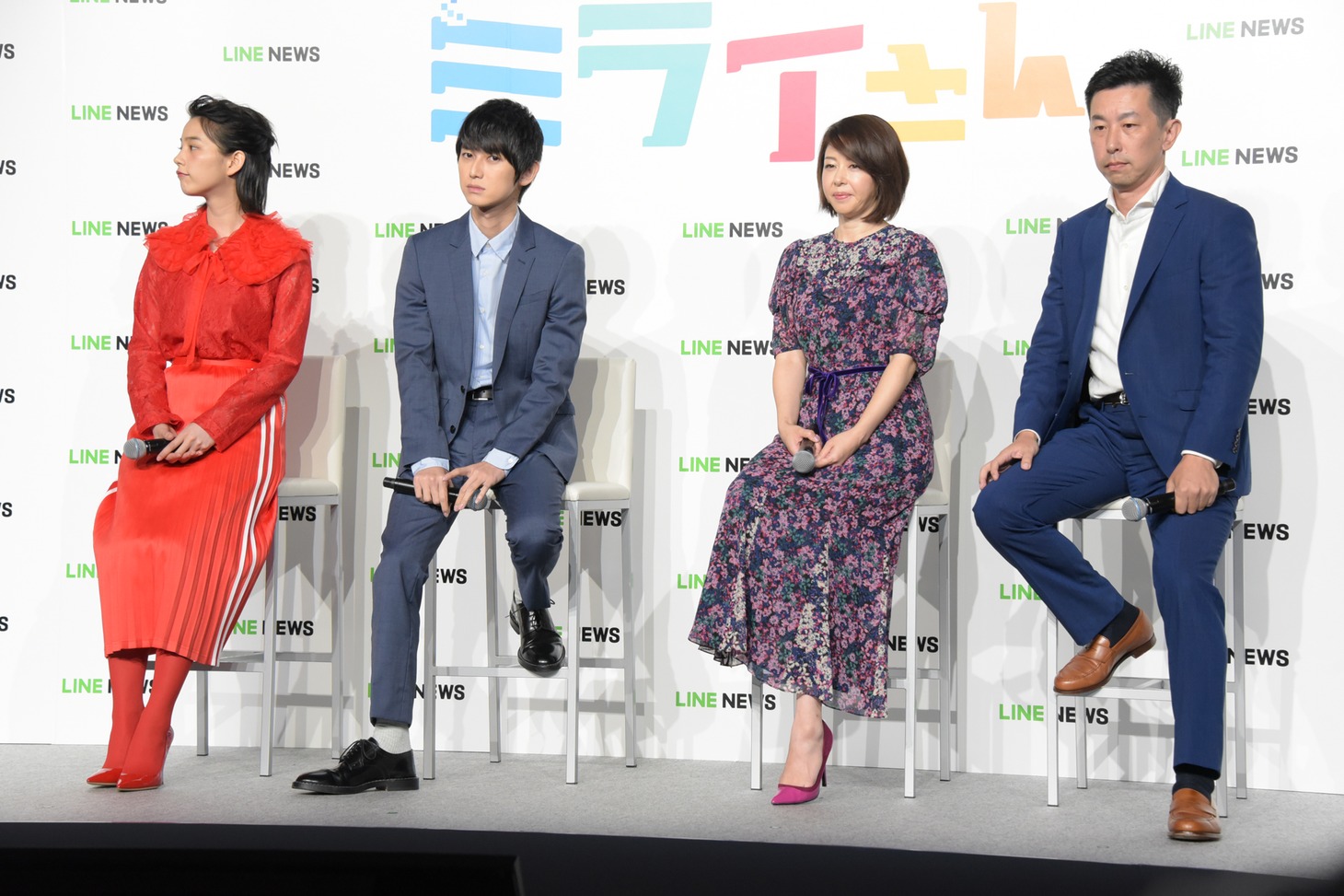 左からのん、本郷奏多、堀内敬子、谷口マサト。