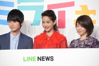 左から本郷奏多、のん、堀内敬子。