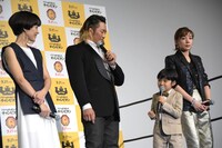 左から木村佳乃、棚橋弘至、寺田心、仲里依紗。