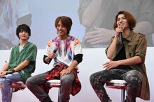 左から犬飼貴丈、赤楚衛二、武田航平。