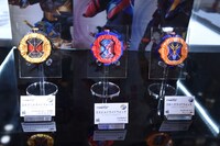 グリスのライドウォッチ（左）。