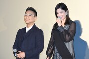 左から八嶋智人、吉高由里子。