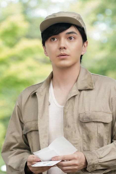 「ヒーローを作った男 石ノ森章太郎物語」より、林遣都演じる赤塚不二夫。