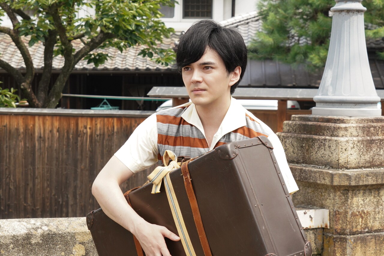 「ヒーローを作った男 石ノ森章太郎物語」より、林遣都演じる赤塚不二夫。
