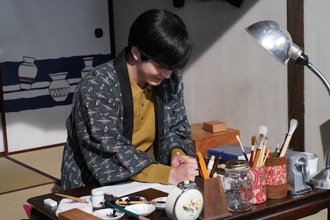 「ヒーローを作った男 石ノ森章太郎物語」より、林遣都演じる赤塚不二夫。