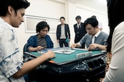 ノンスタ石田、矢本悠馬、高崎翔太らが麻雀卓囲む「ノーマーク爆牌党」場面写真