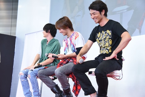 左から犬飼貴丈、赤楚衛二、大森敬仁。