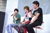 左から犬飼貴丈、赤楚衛二、大森敬仁。